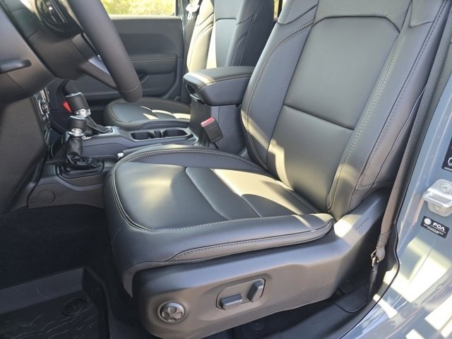 2025 Jeep Gladiator Sport photo 3