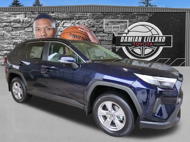 2025 Toyota RAV4 XLE's photo