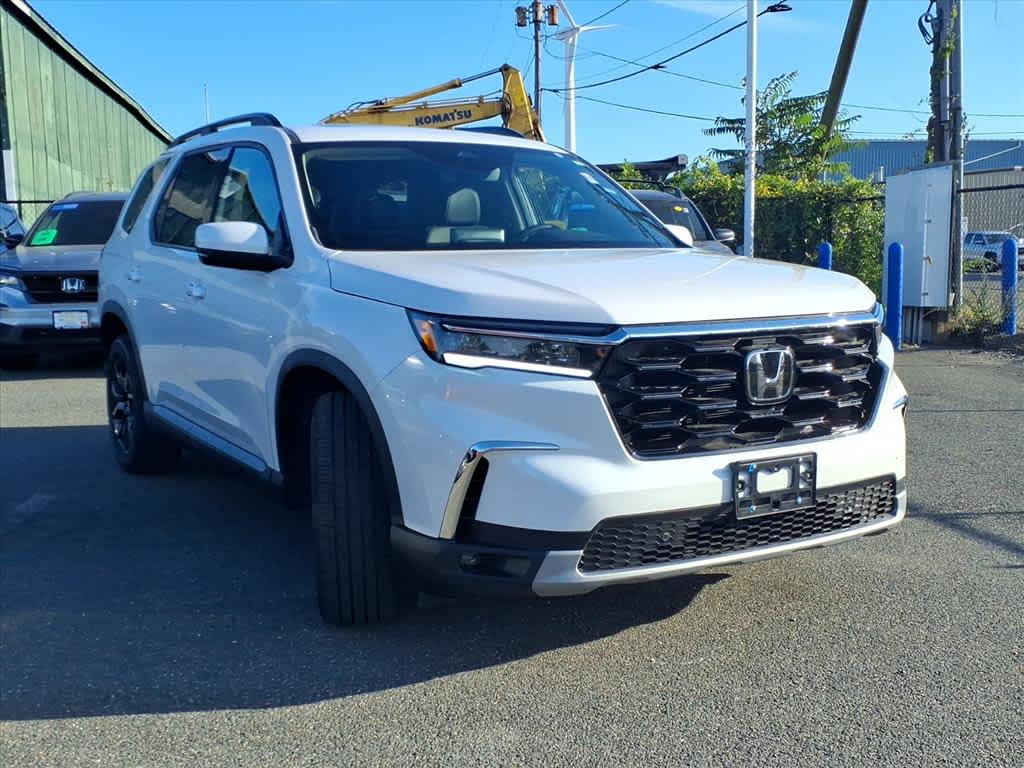 2025 Honda Pilot Touring photo 2