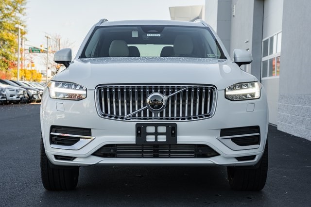 2025 Volvo XC90 T8 Plus photo 2
