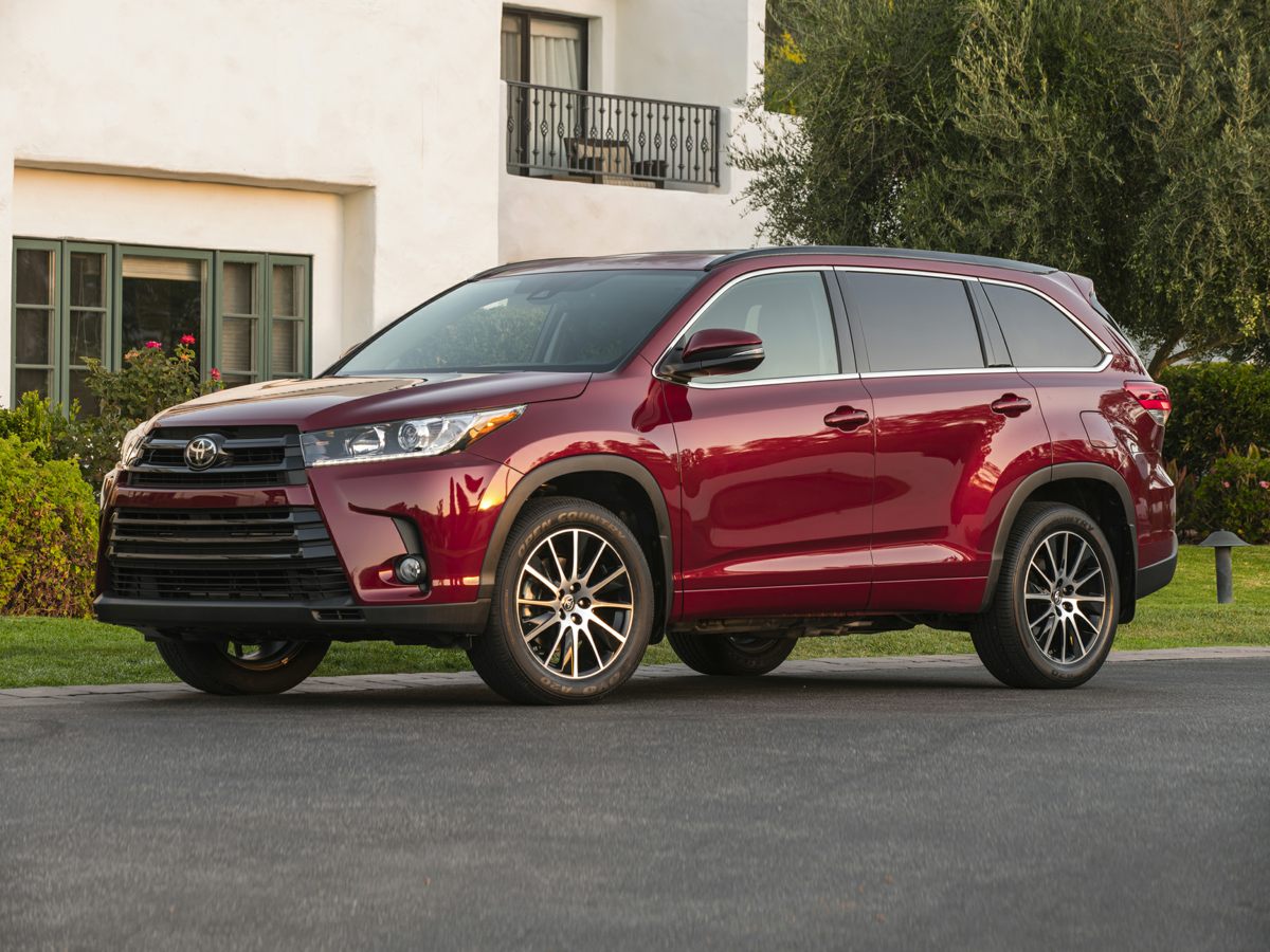 2017 Toyota Highlander LE Plus's photo