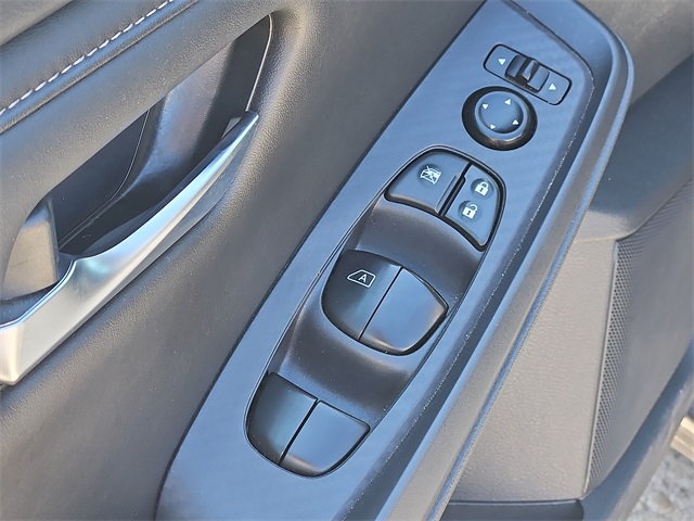 2023 Nissan Sentra SV photo 13