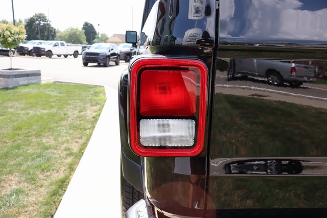 2025 Jeep Gladiator Sport S photo 25