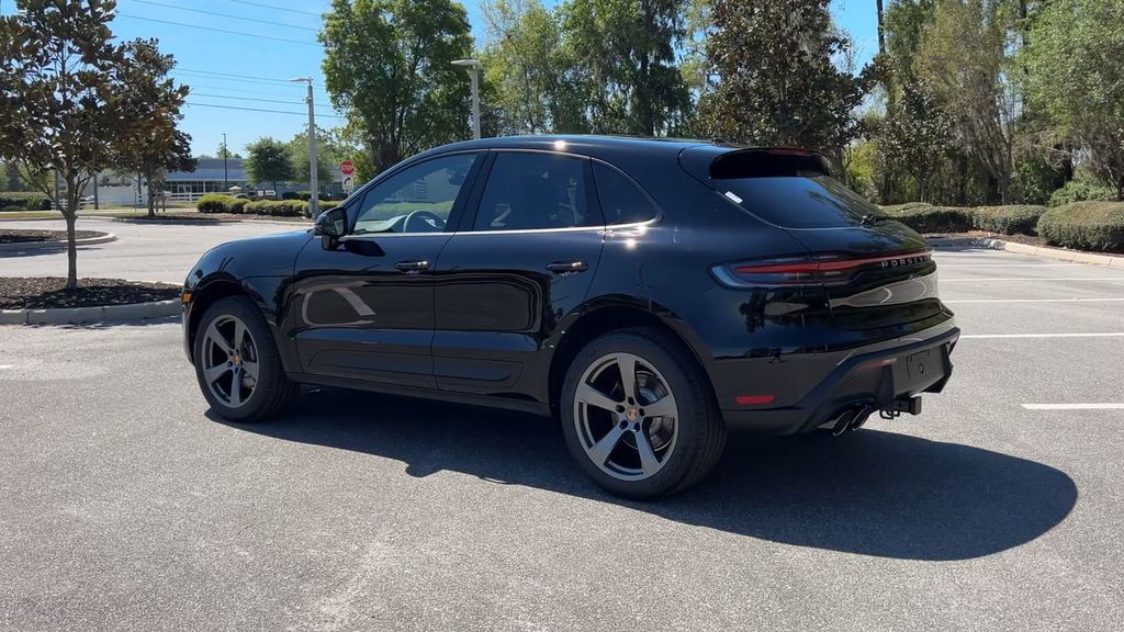 2025 Porsche Macan Base photo 6