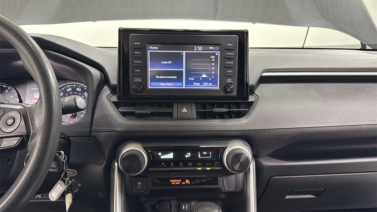2019 Toyota RAV4 LE photo 10