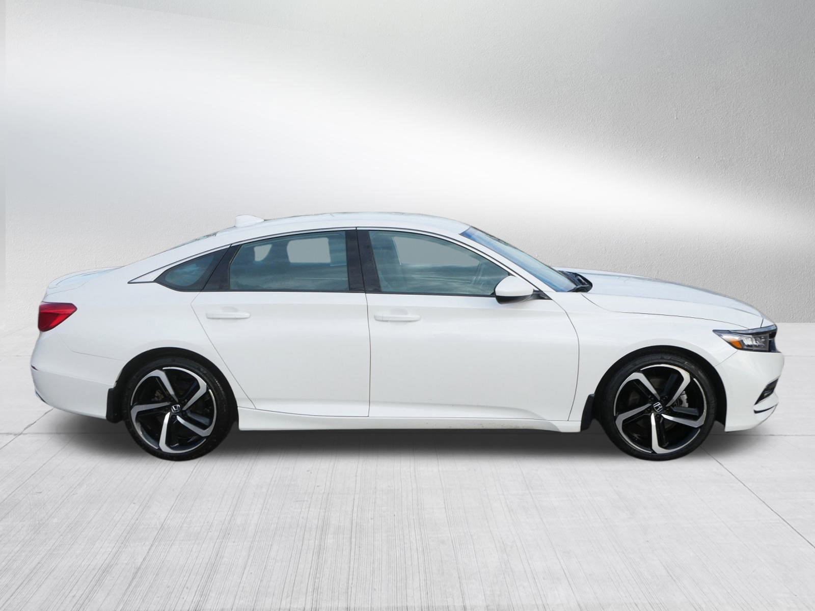 2019 Honda Accord Sport photo 2