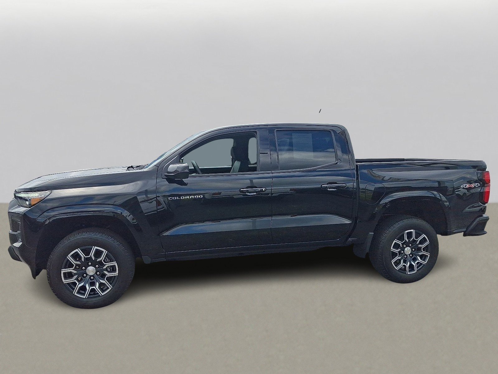 2024 Chevrolet Colorado LT photo 6