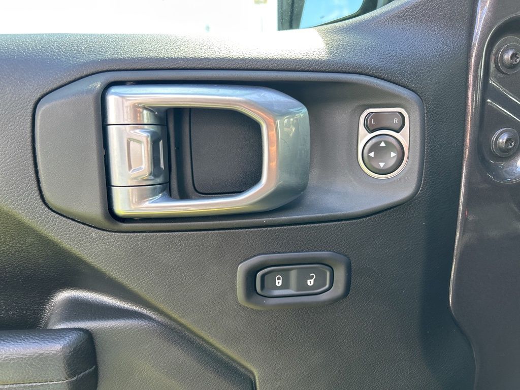 2024 Jeep Wrangler Rubicon photo 11