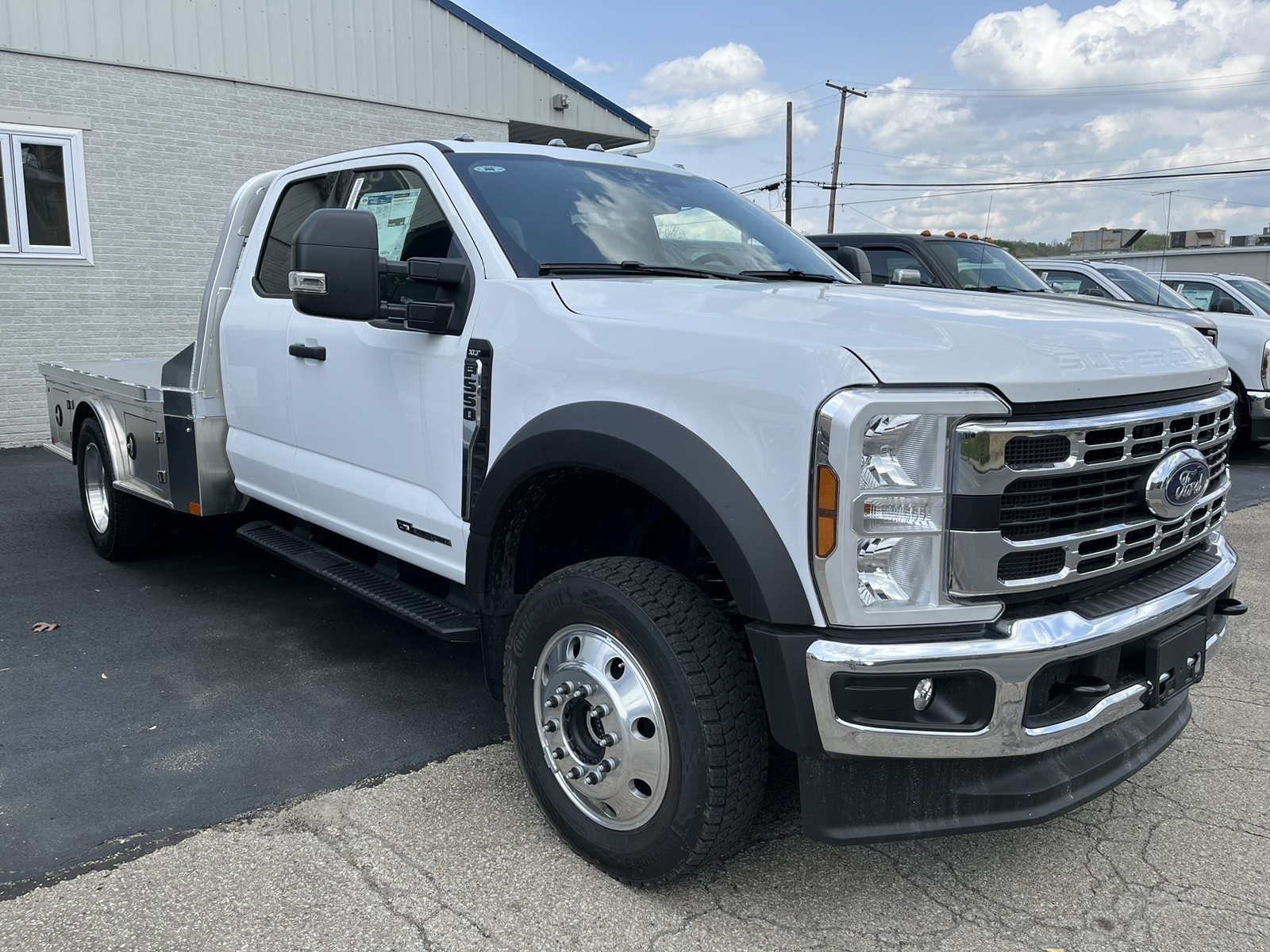 2025 Ford F-550 XLT photo 2