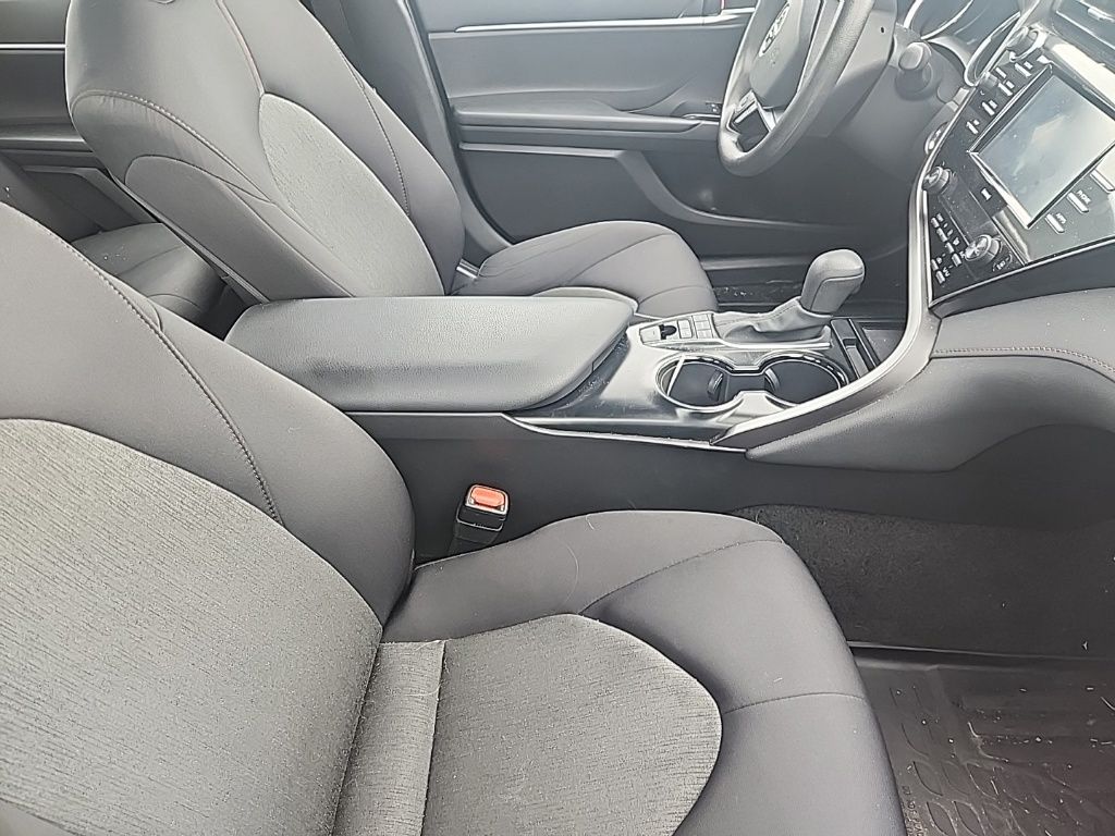 2020 Toyota Camry Hybrid LE photo 12