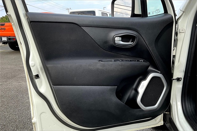 2020 Jeep Renegade Latitude photo 18
