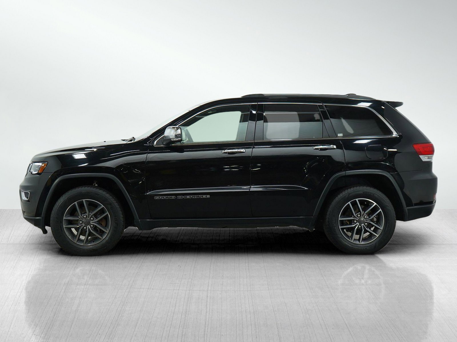 Used 2019 Jeep Grand Cherokee Limited with VIN 1C4RJFBG3KC819233 for sale in Hopkins, Minnesota