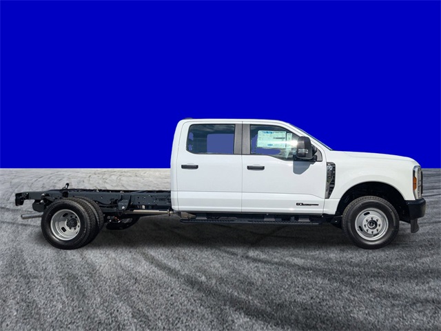 2026 Ford F-350 photo 2