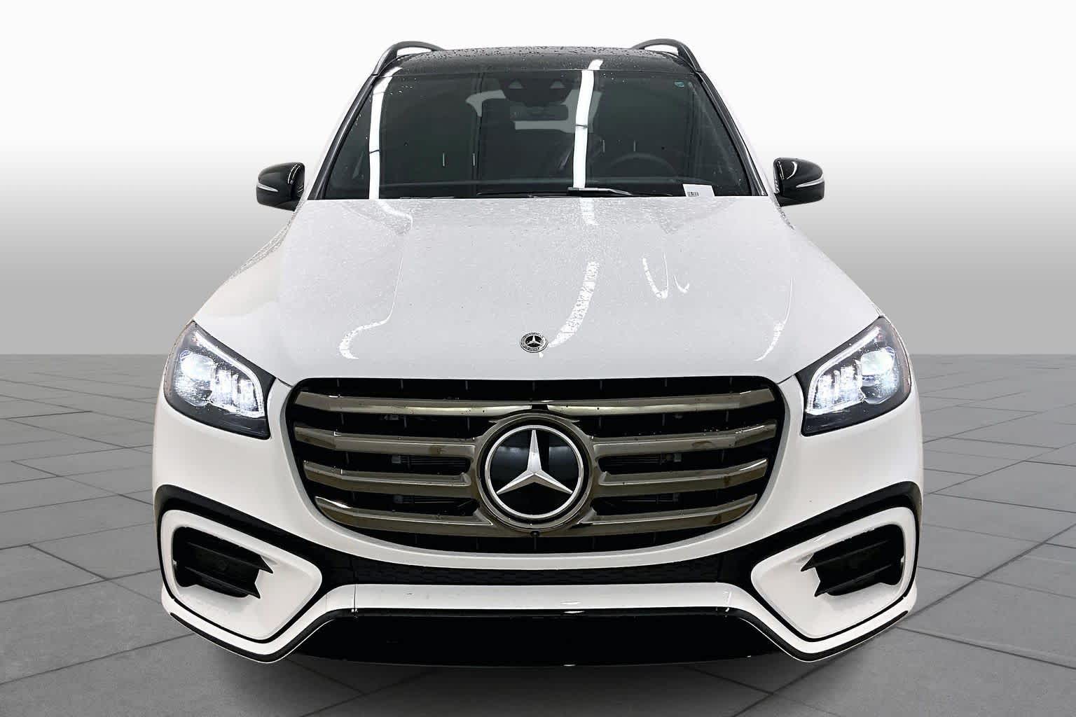 2026 Mercedes Benz GLS 450 4MATIC photo 3