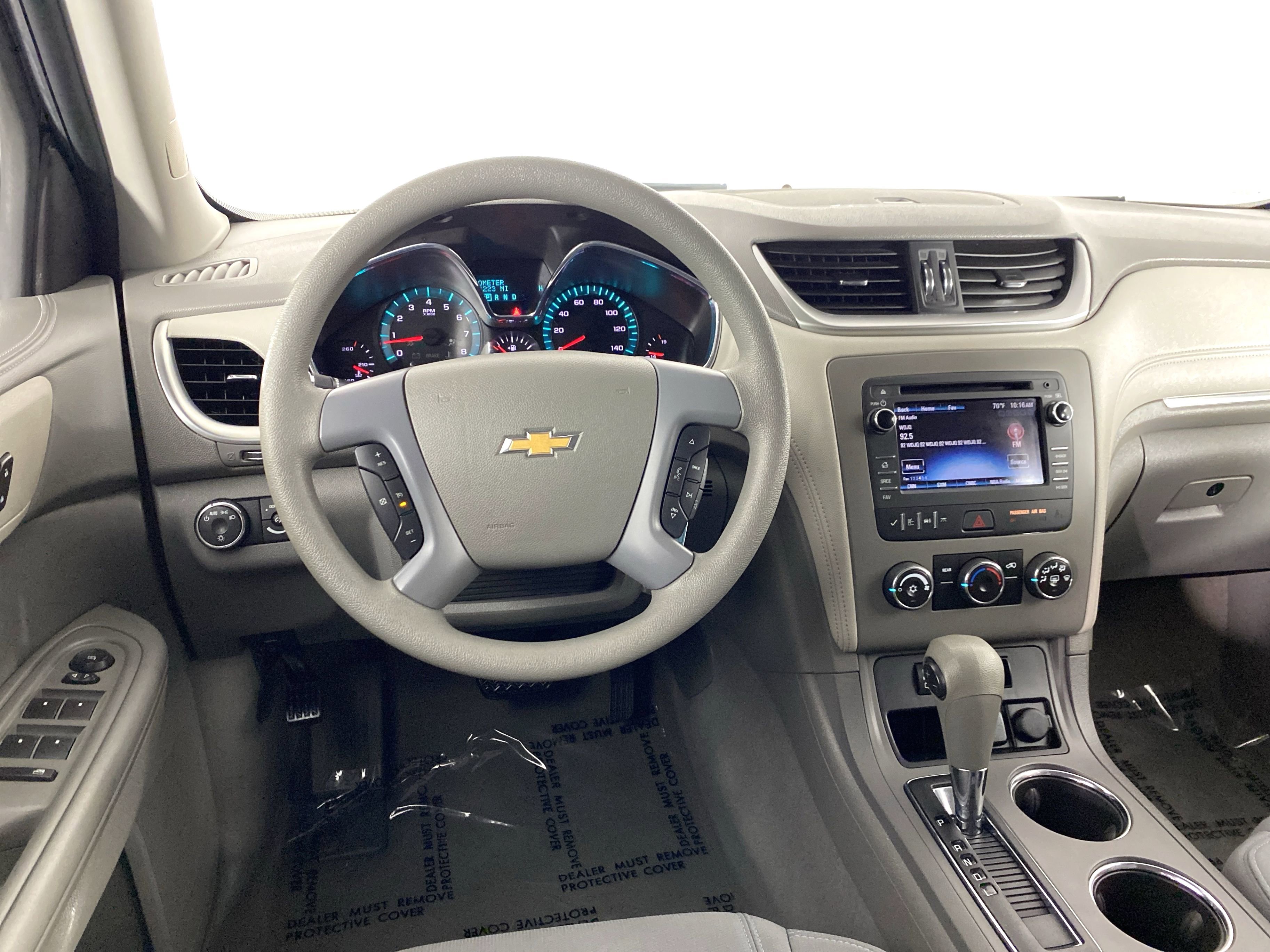 2017 Chevrolet Traverse LS photo 3