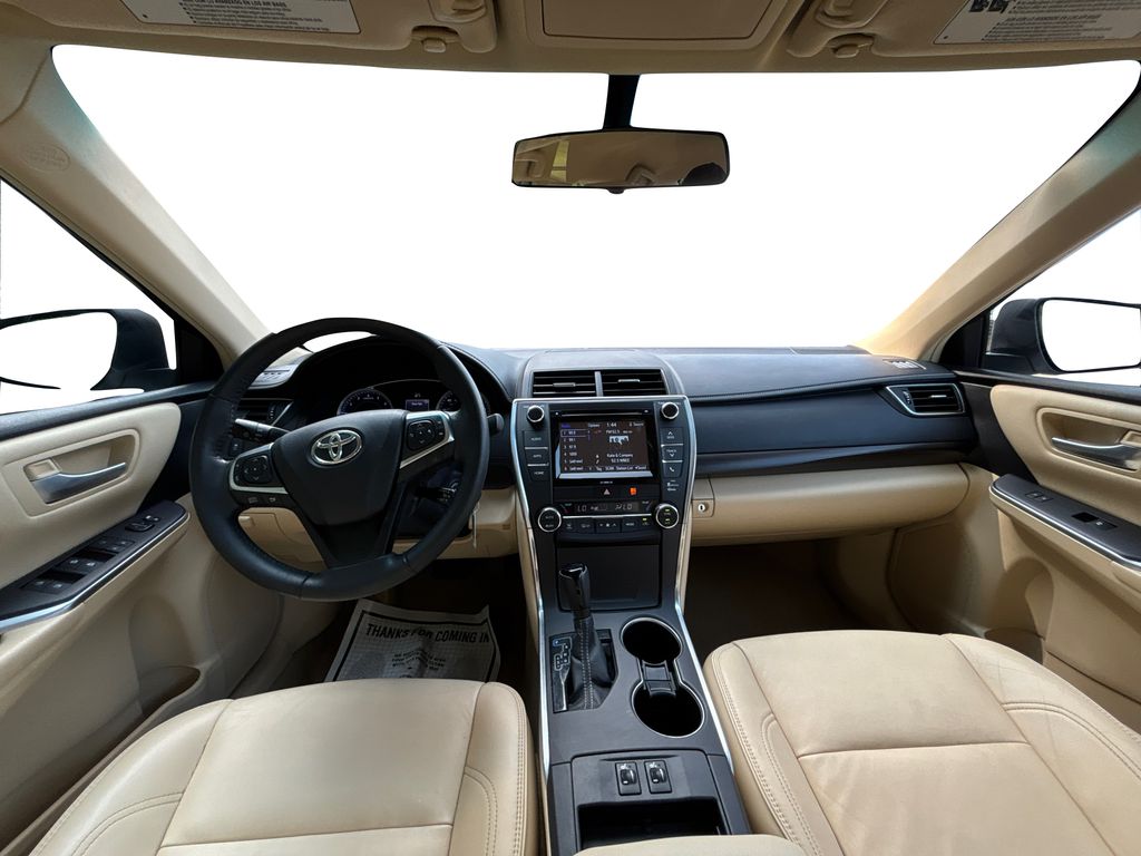 2016 Toyota Camry XLE photo 11