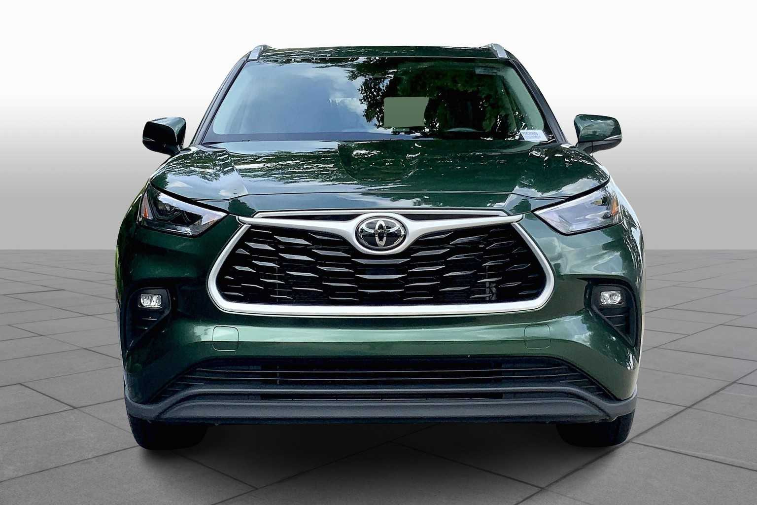 2024 Toyota Highlander XLE photo 3