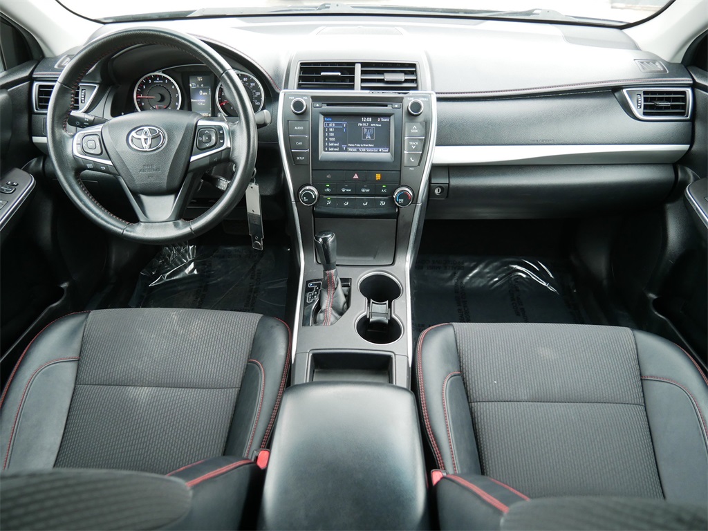 2016 Toyota Camry SE photo 14