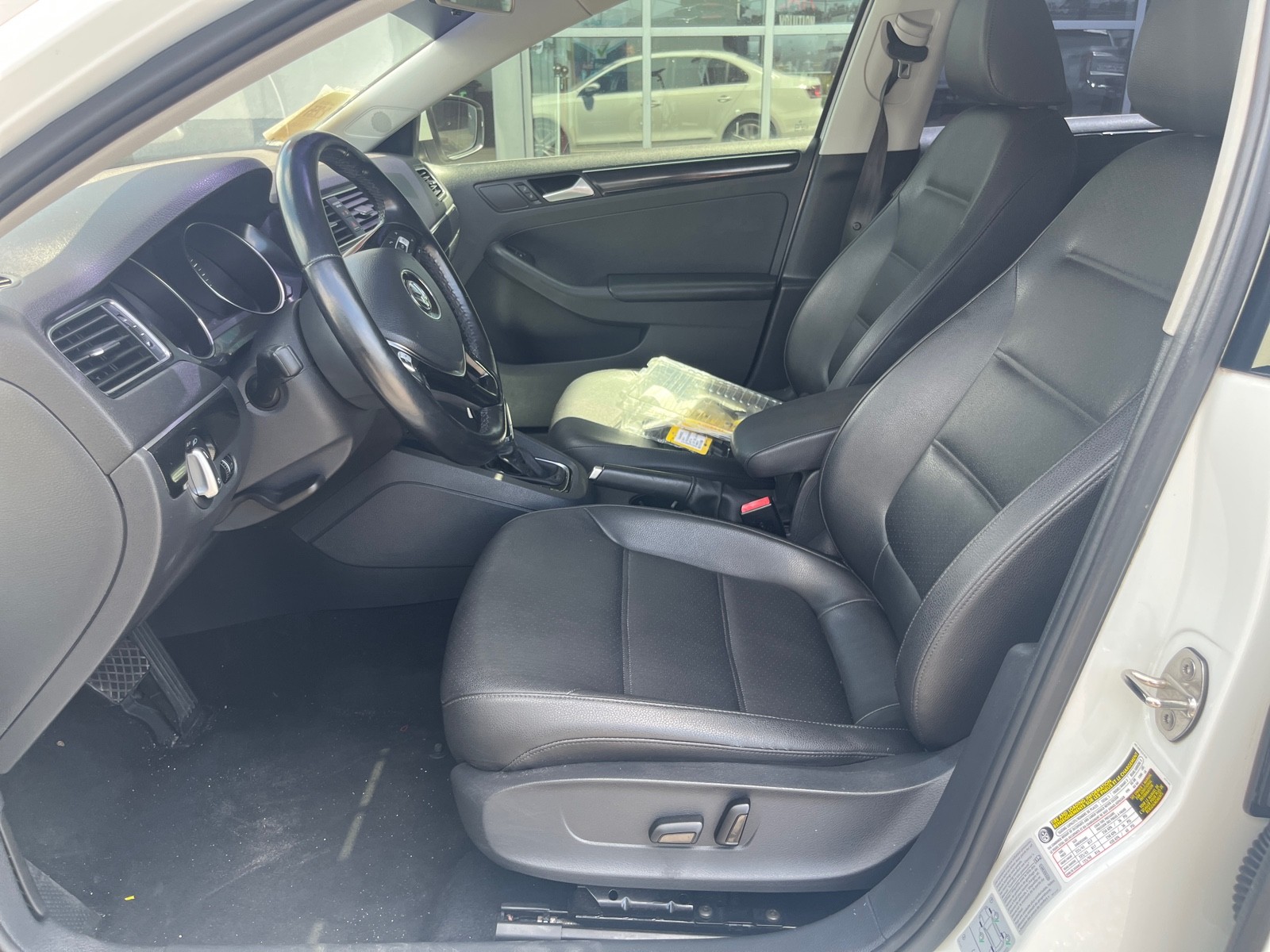 2017 Volkswagen Jetta 1.8T SEL photo 3