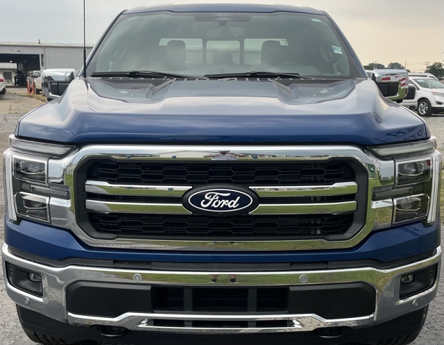 2025 Ford F-150 Lariat photo 2