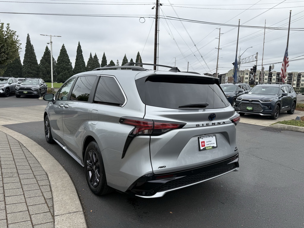 2024 Toyota Sienna XSE photo 3