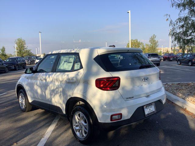 2026 Hyundai Venue SE photo 4