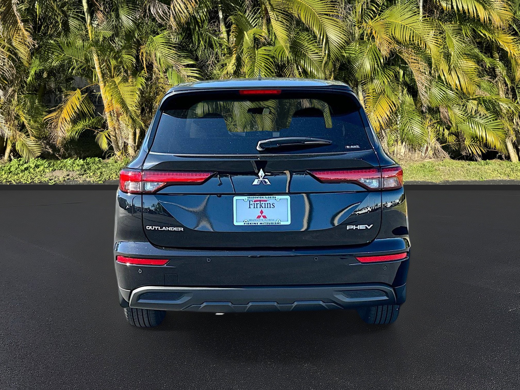 2025 Mitsubishi Outlander PHEV ES photo 4