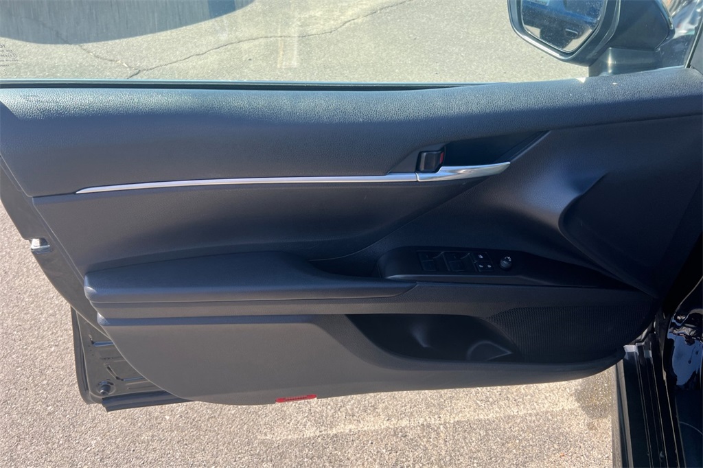 2022 Toyota Camry SE photo 15