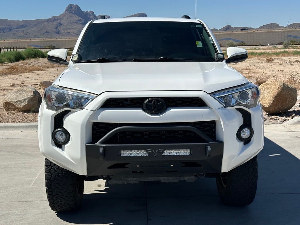 2019 Toyota 4Runner SR5 photo 2
