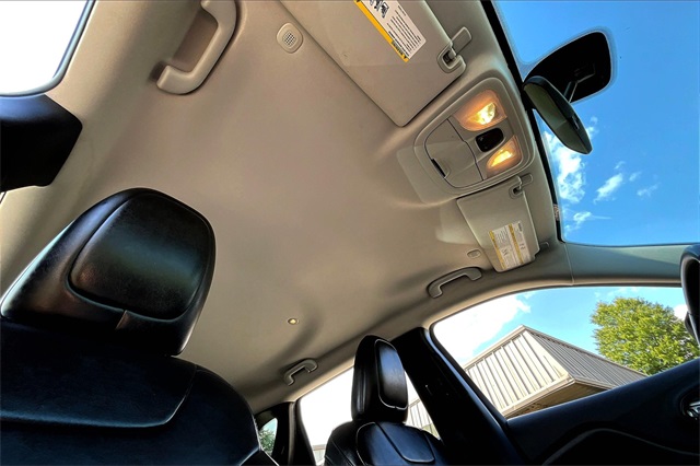 2020 Jeep Cherokee Latitude photo 25