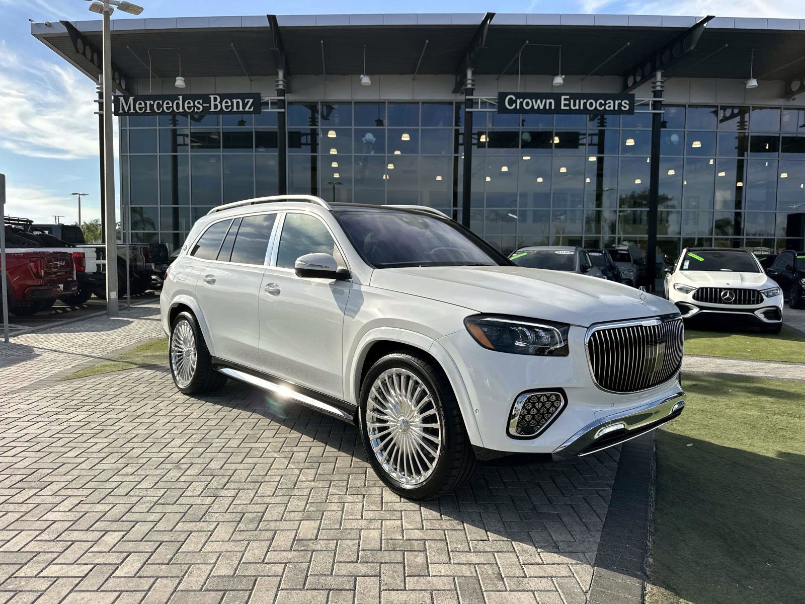 2026 Mercedes Benz GLS Maybach 600 4MATIC photo 2