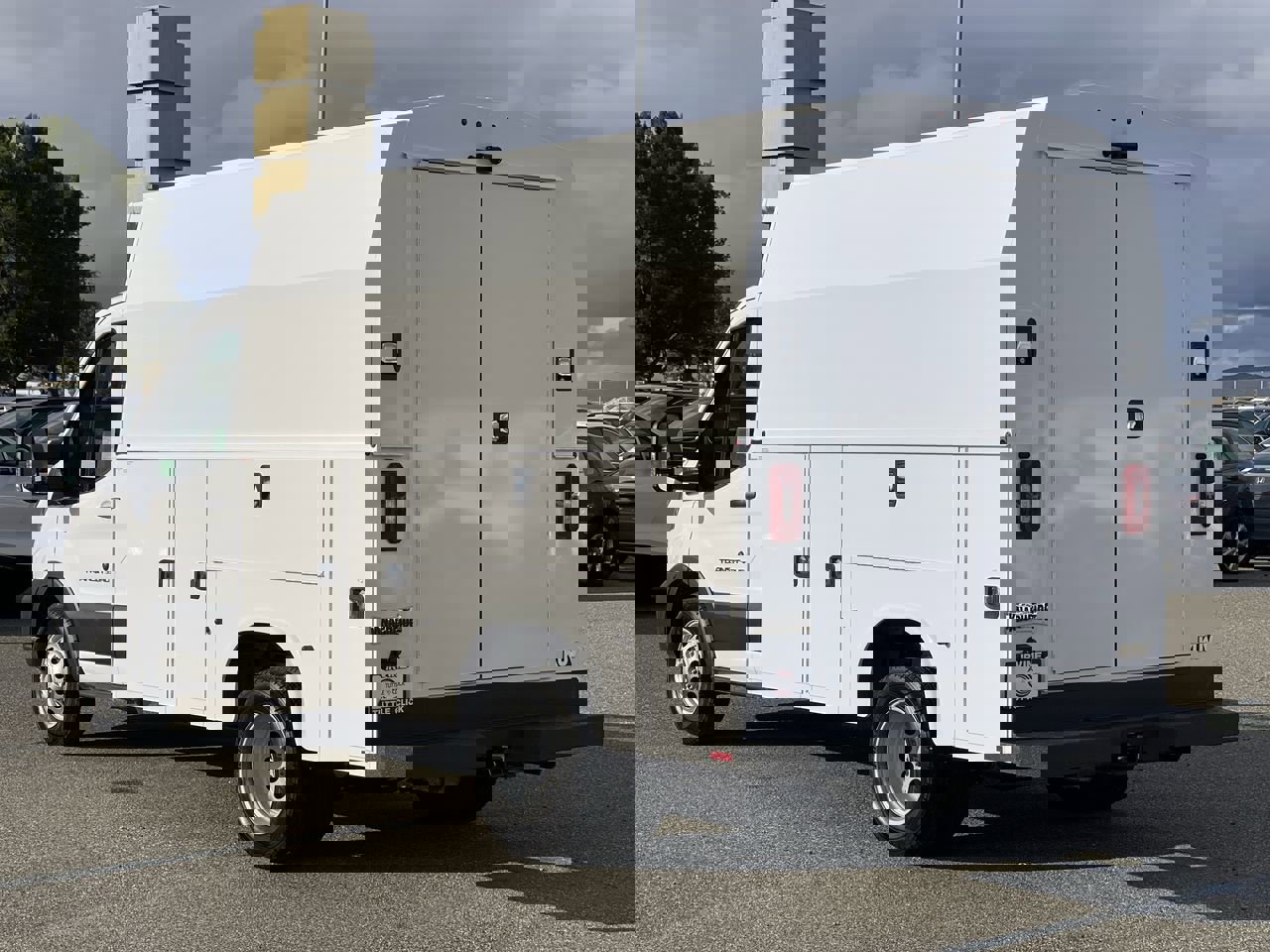 2024 Ford Transit Cutaway photo 2