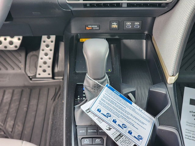 2025 Toyota Camry SE photo 10