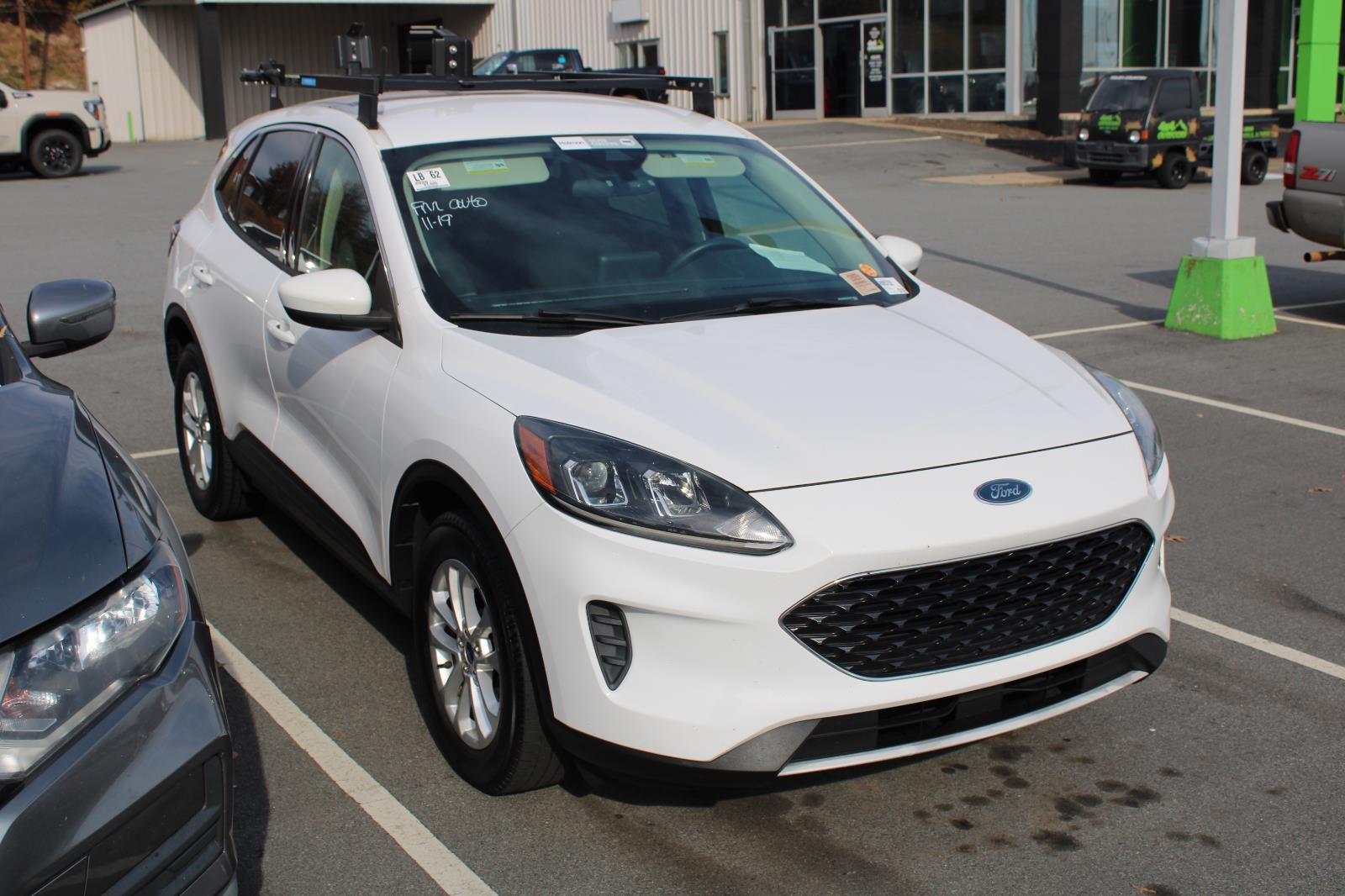 2020 Ford Escape SE photo 2