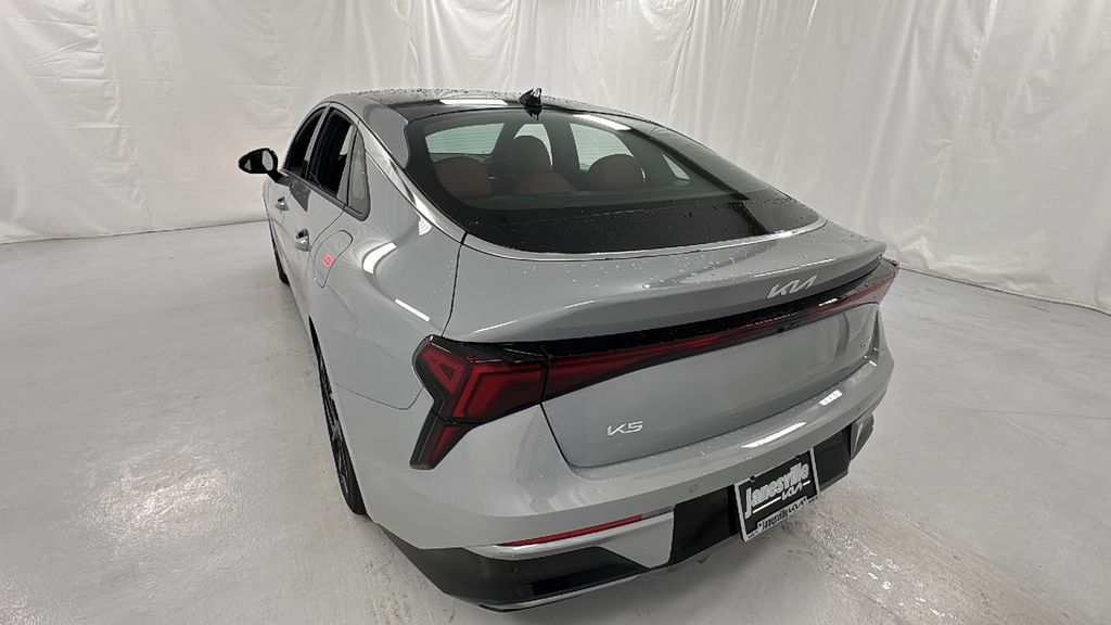 2026 Kia K5 GT-Line photo 5