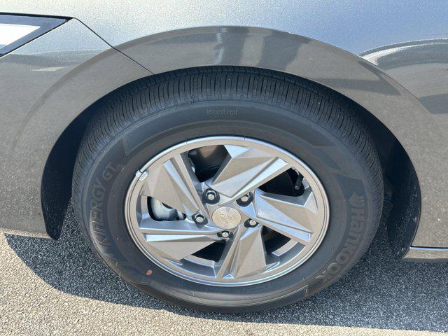 2025 Hyundai Elantra SE photo 11