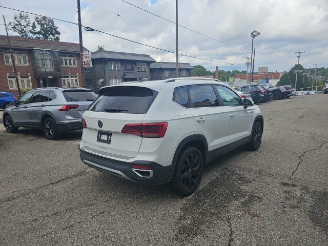 2023 Volkswagen Taos SE photo 2