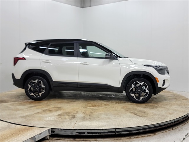 2026 Kia Seltos S photo 2