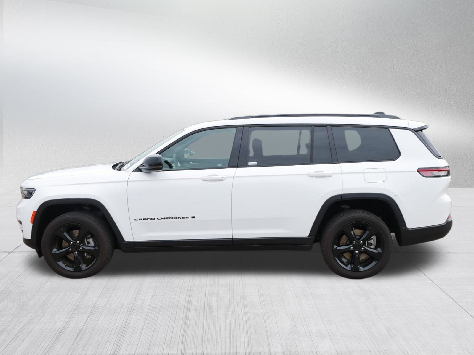 2023 Jeep Grand Cherokee Altitude photo 3