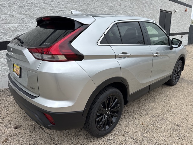 2025 Mitsubishi Eclipse Cross LE photo 3