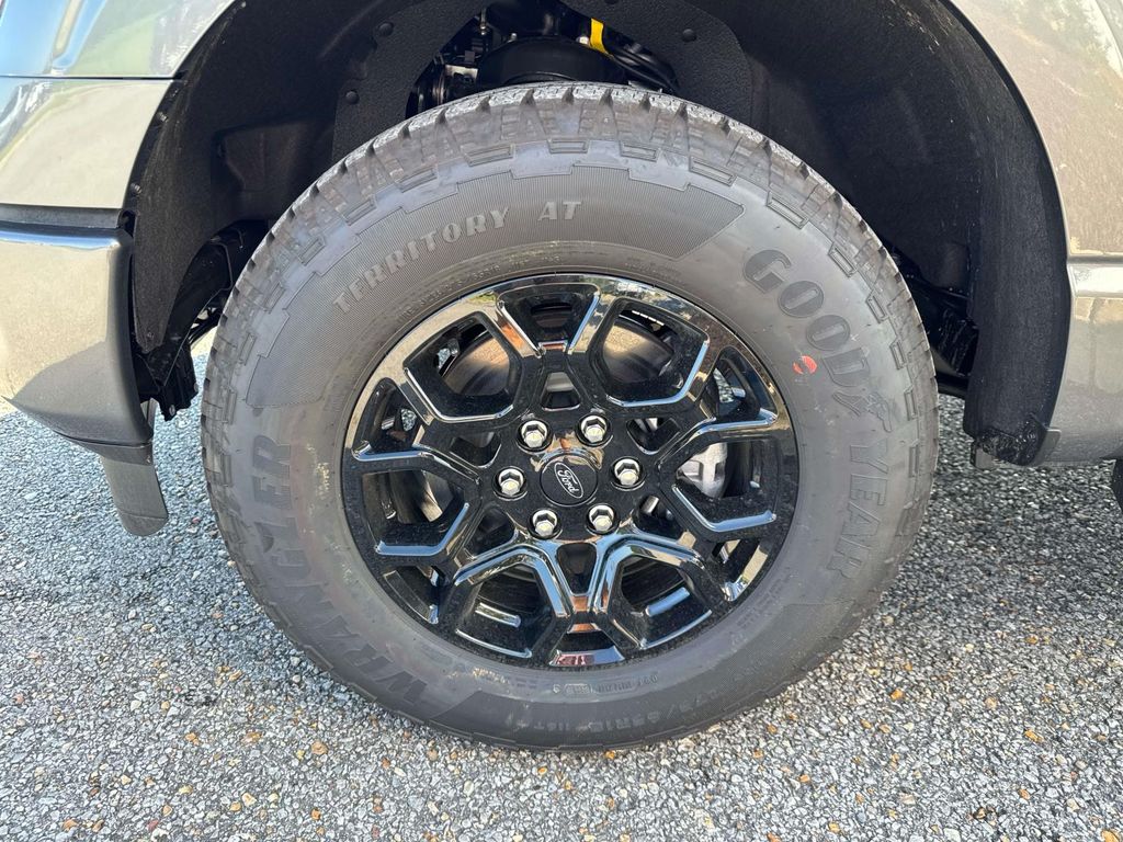 2025 Ford F-150 XLT photo 3