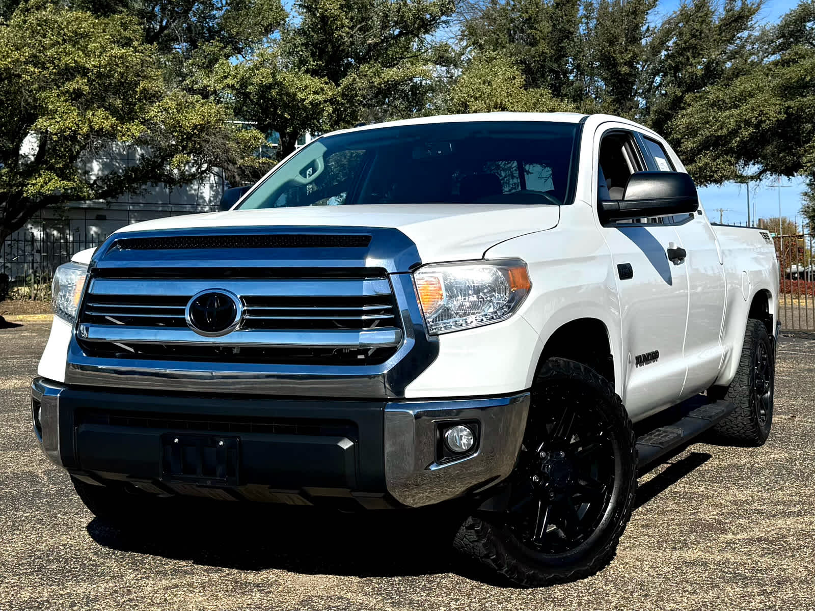 2017 Toyota Tundra SR's photo