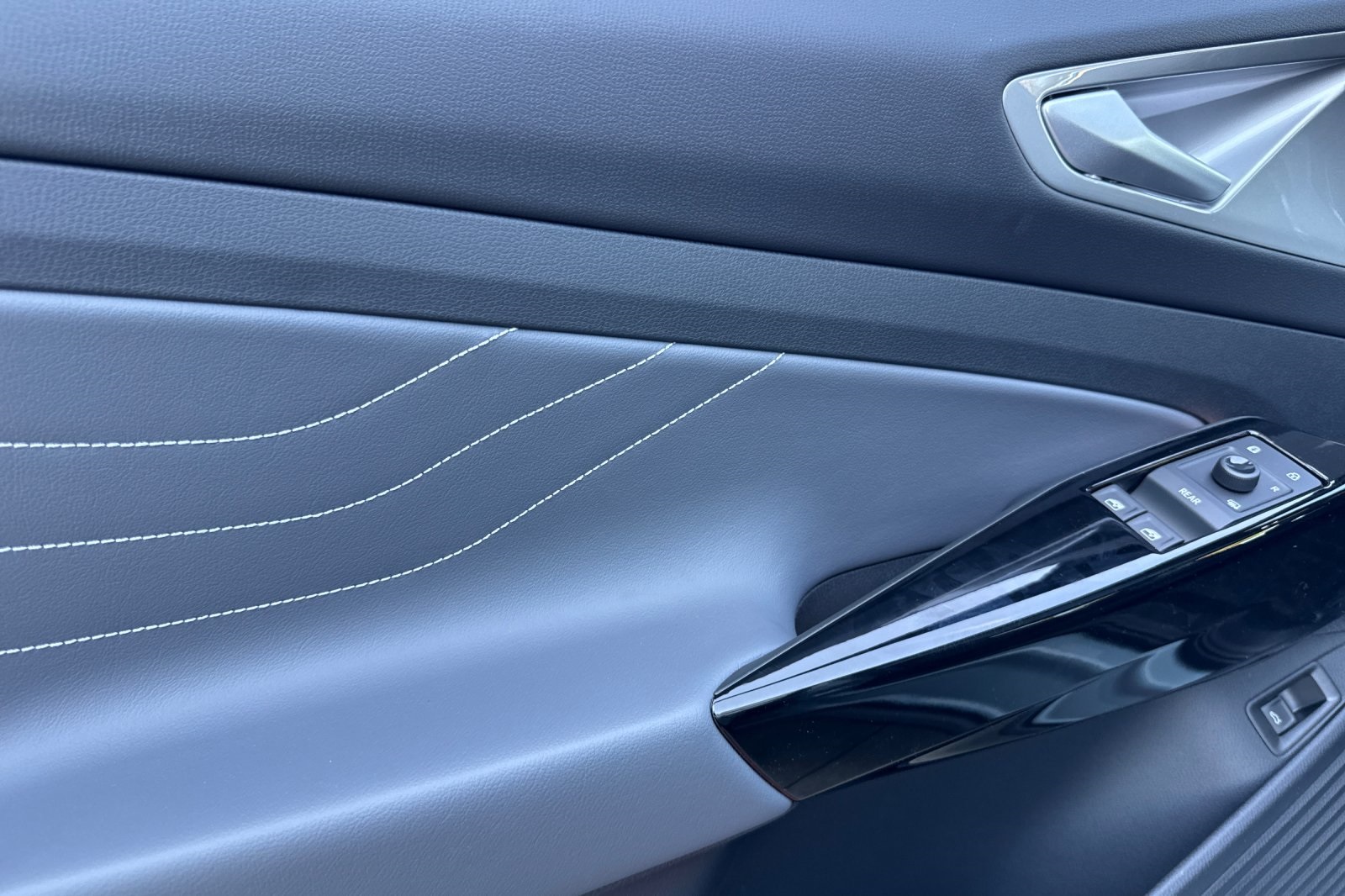 2025 Volkswagen ID.4 Pro S photo 10