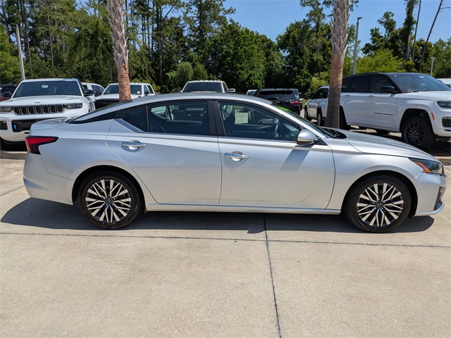2023 Nissan Altima 2.5 SV photo 4