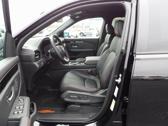 2025 Honda Pilot TrailSport photo 17