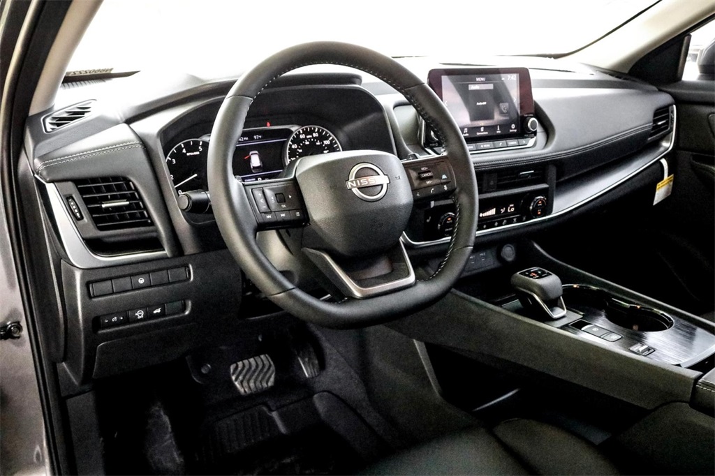 2025 Nissan Rogue SV photo 10