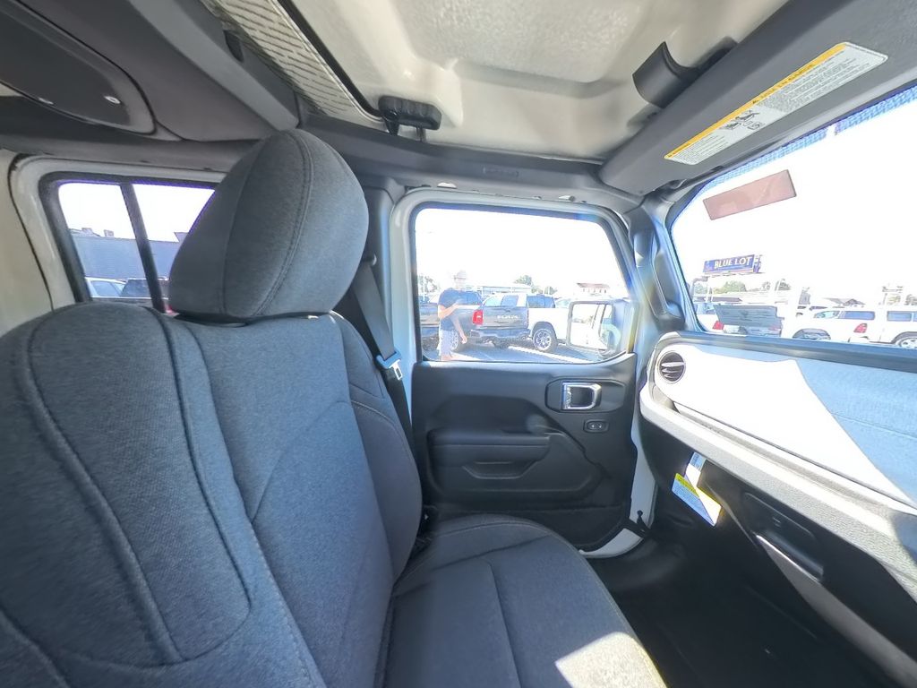 2025 Jeep Wrangler Sport RHD photo 22
