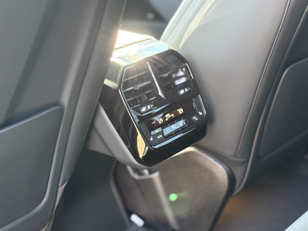 2025 Bmw iX photo 18