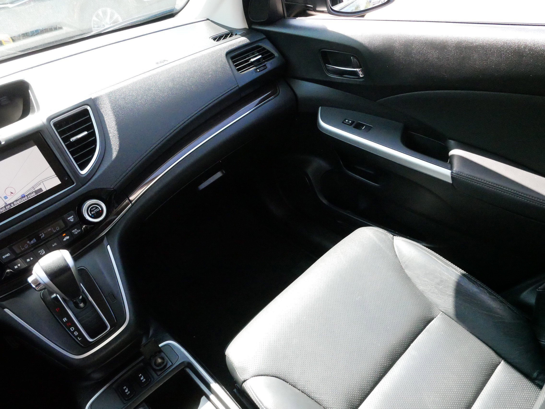 2015 Honda CR-V Touring photo 11