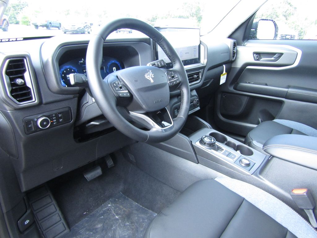 2025 Ford Bronco Sport Outer Banks photo 9